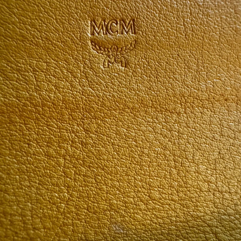 MCM Crossbody Wallet with removable gold chain. - Picture 14 of 15